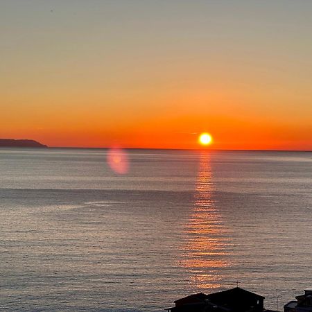 Roumers Himara Buitenkant foto