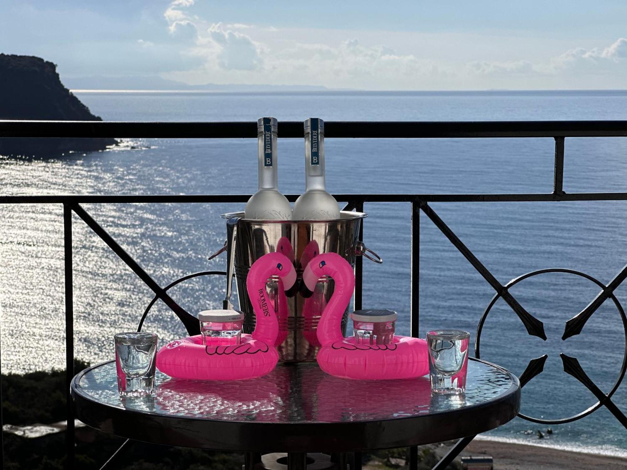 Roumers Himara Buitenkant foto