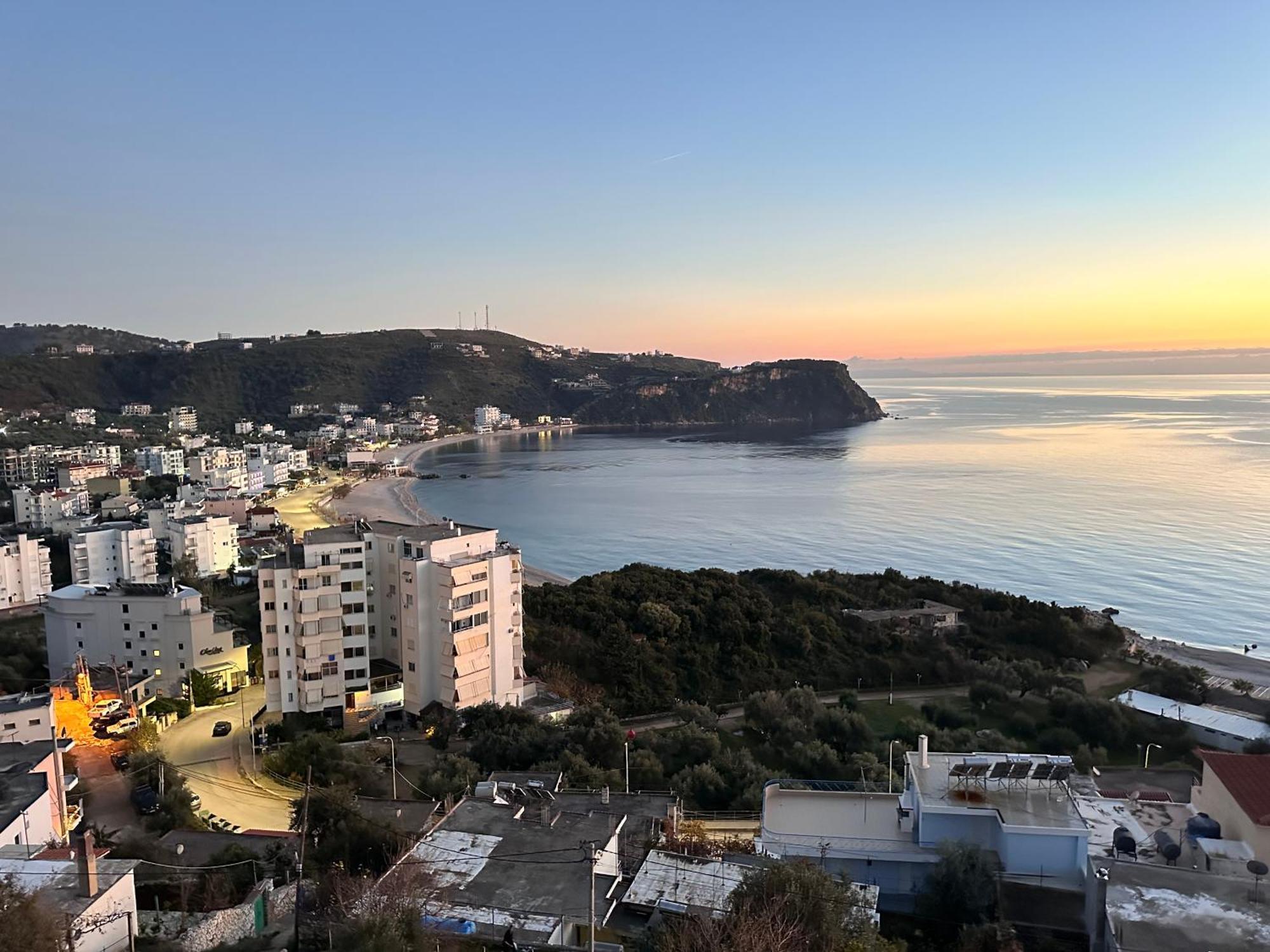 Roumers Himara Buitenkant foto