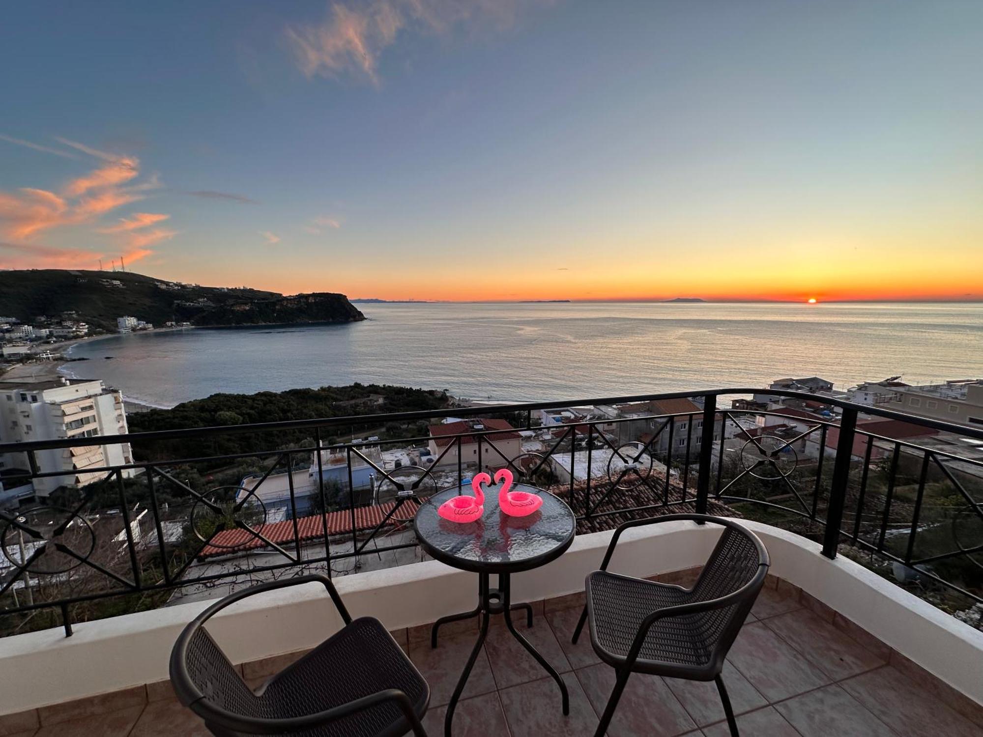 Roumers Himara Buitenkant foto