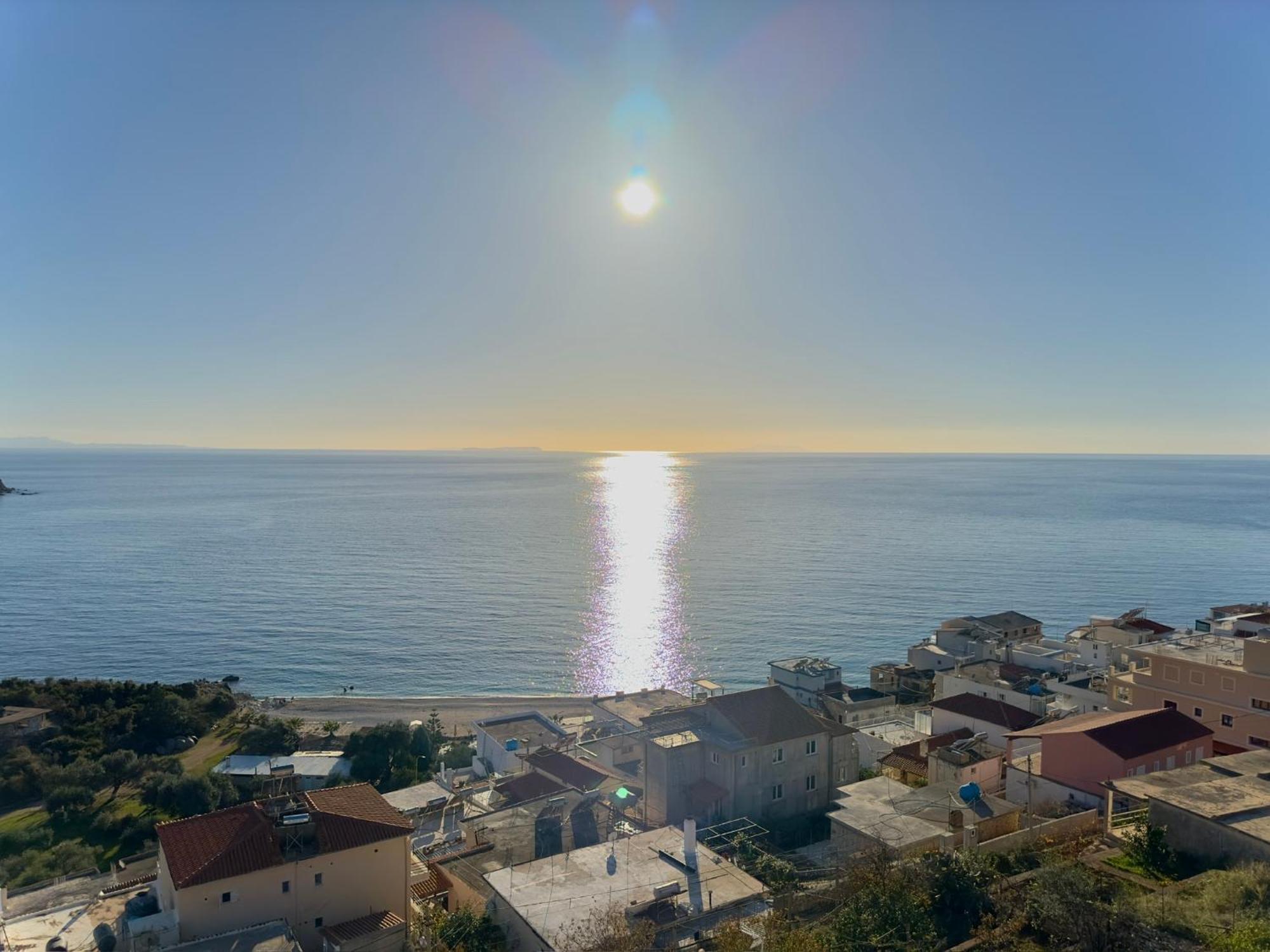 Roumers Himara Buitenkant foto