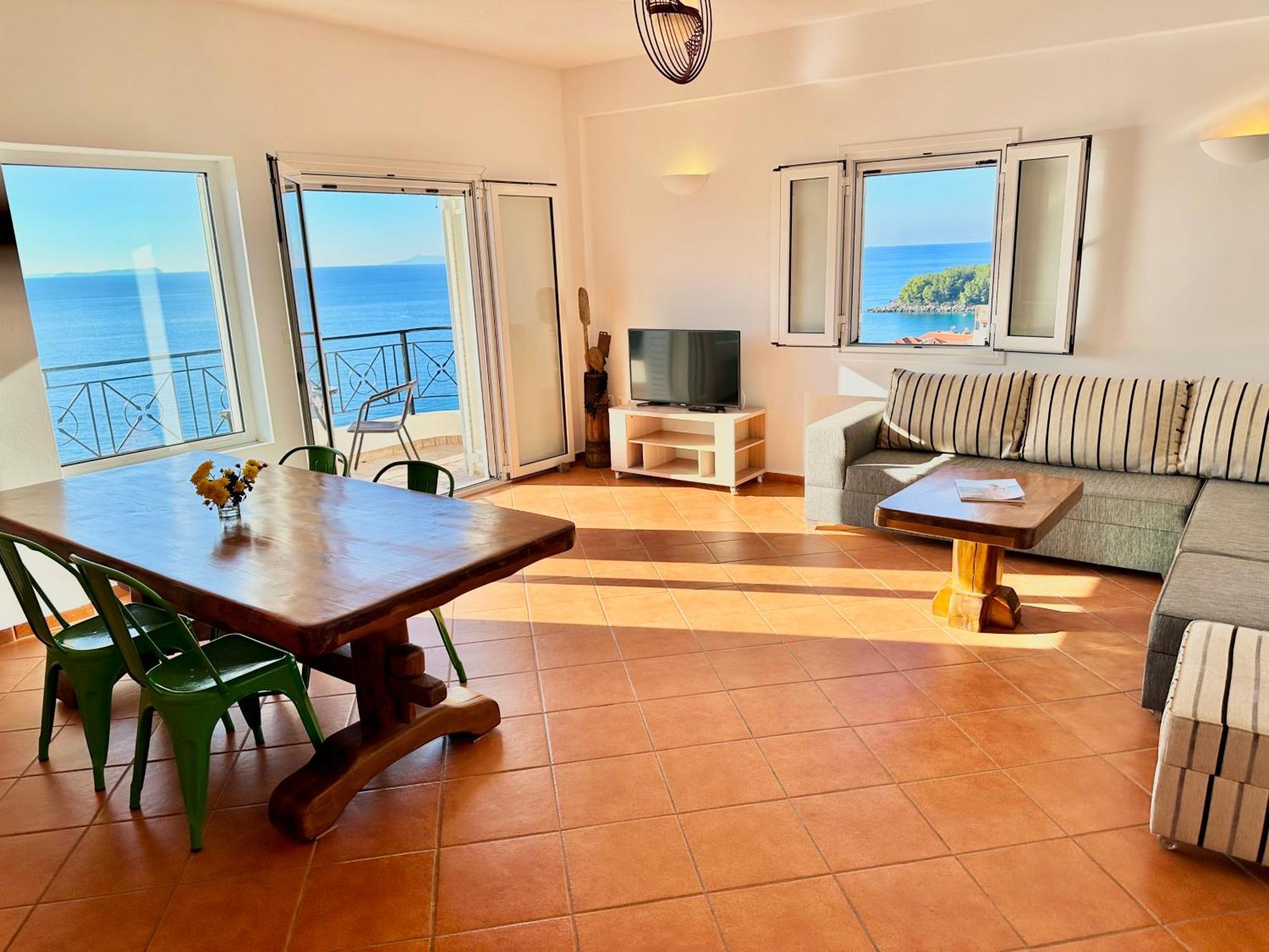 Roumers Himara Buitenkant foto