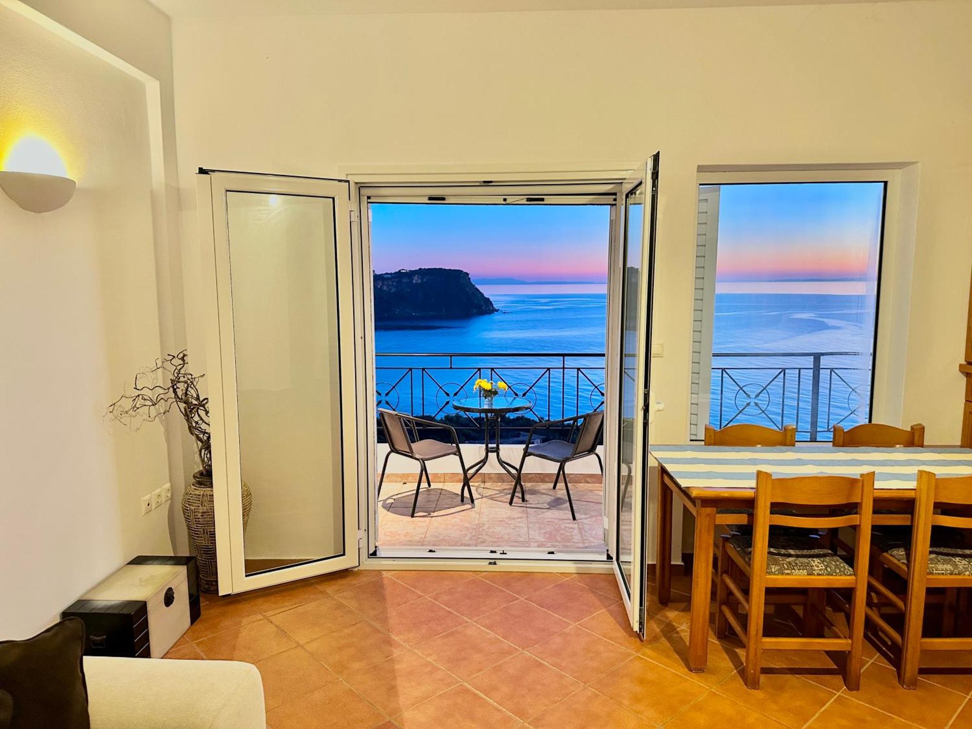 Roumers Himara Buitenkant foto