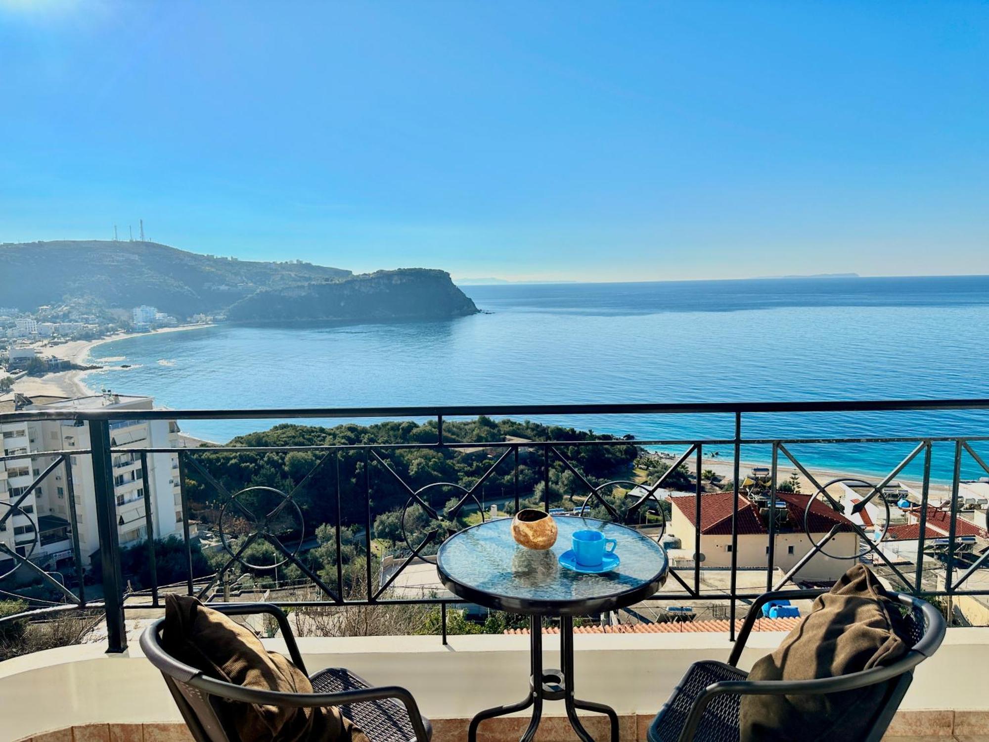 Roumers Himara Buitenkant foto