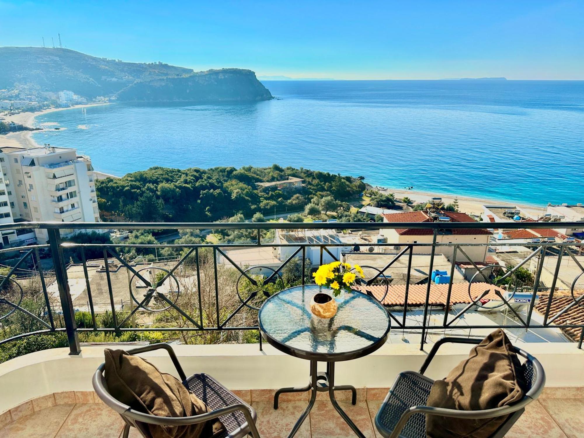 Roumers Himara Buitenkant foto