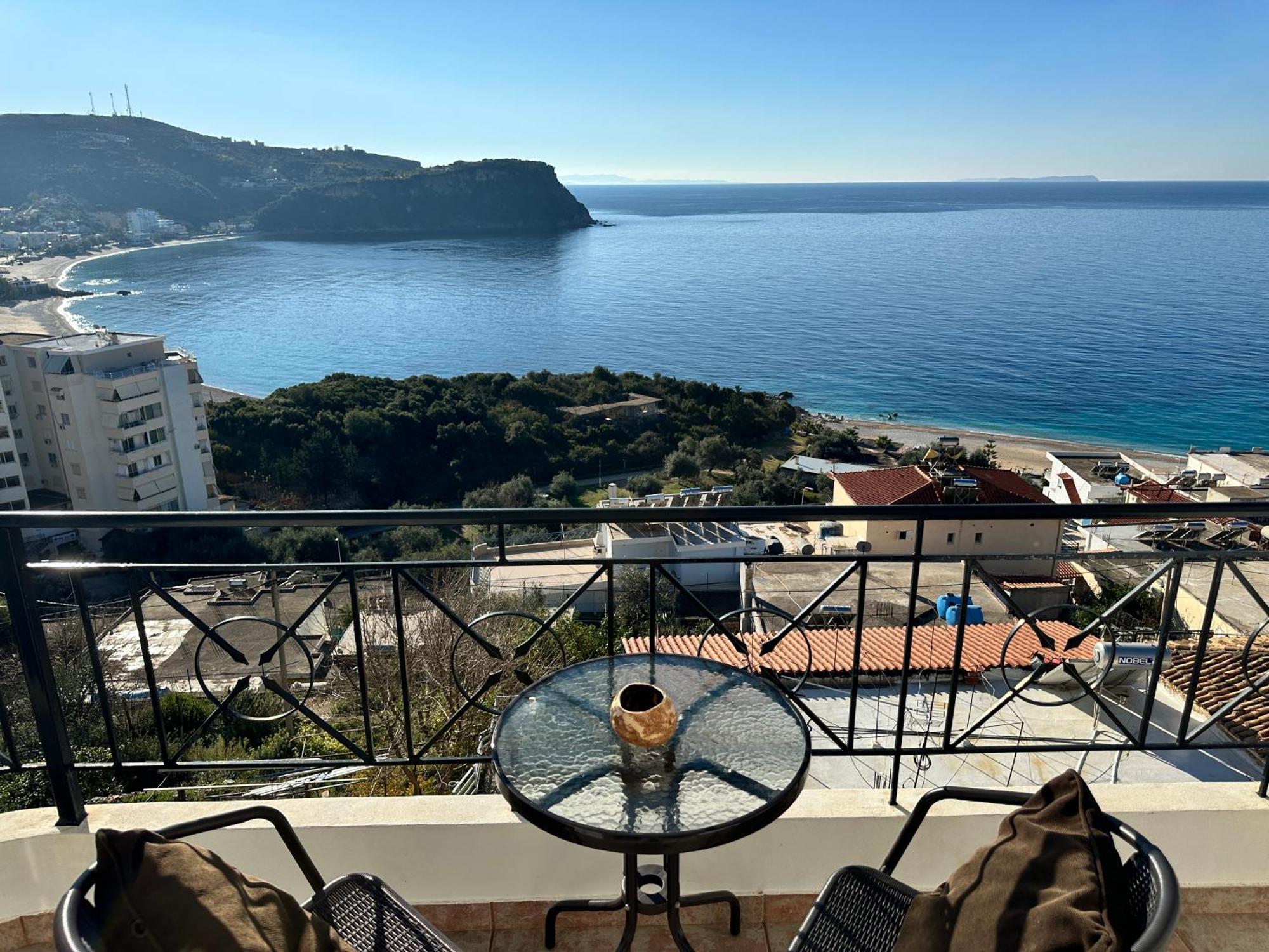 Roumers Himara Buitenkant foto