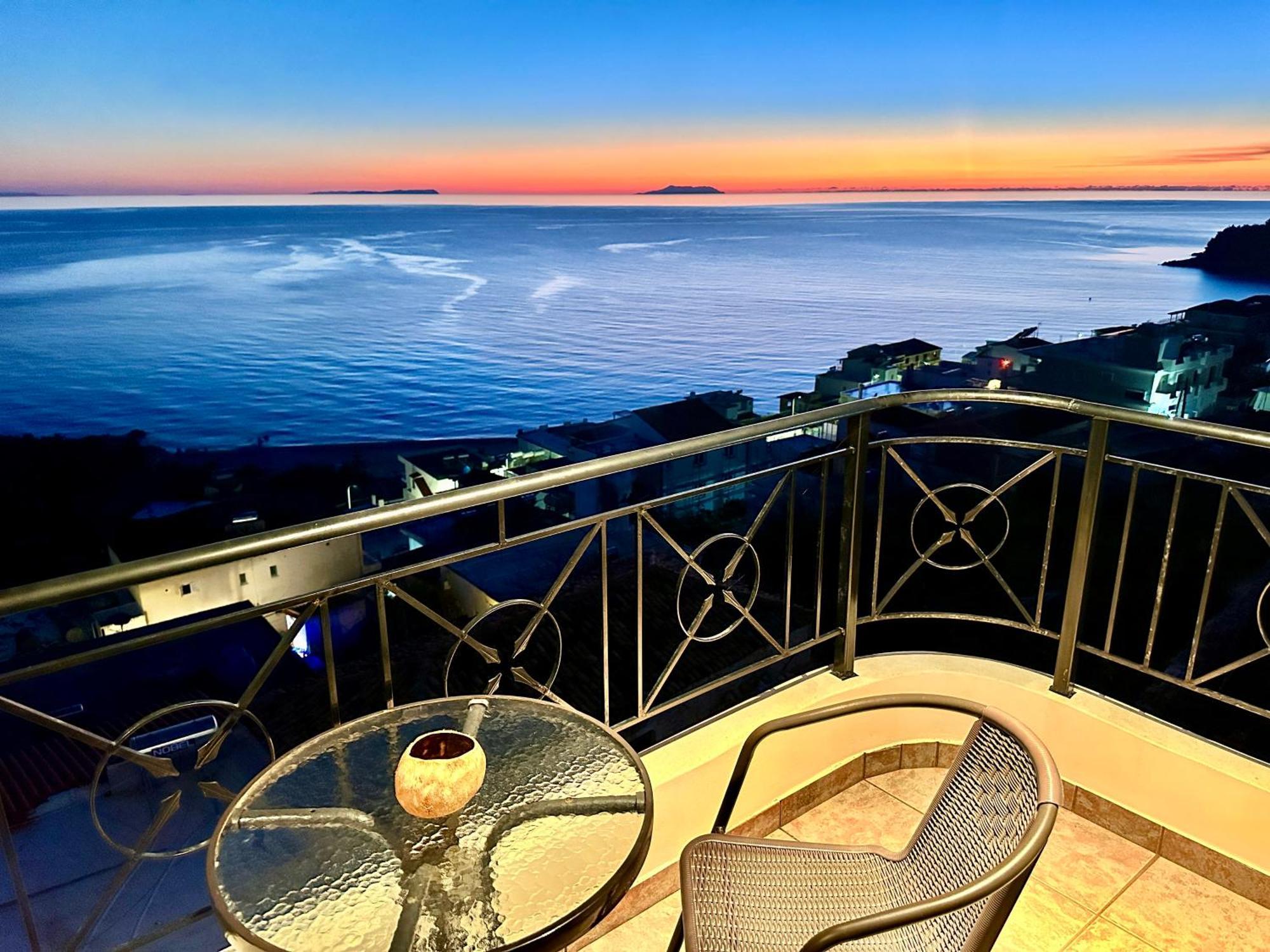 Roumers Himara Buitenkant foto