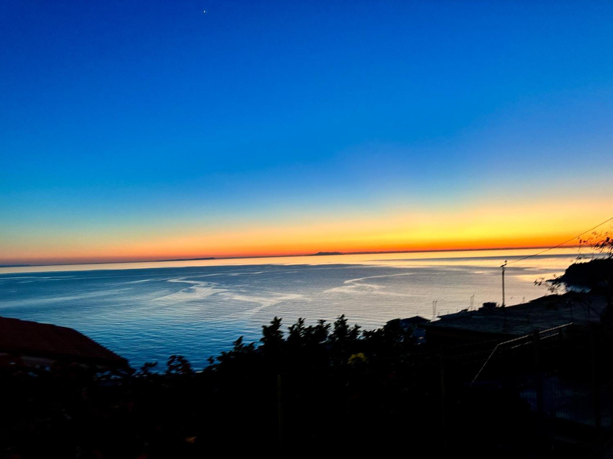 Roumers Himara Buitenkant foto