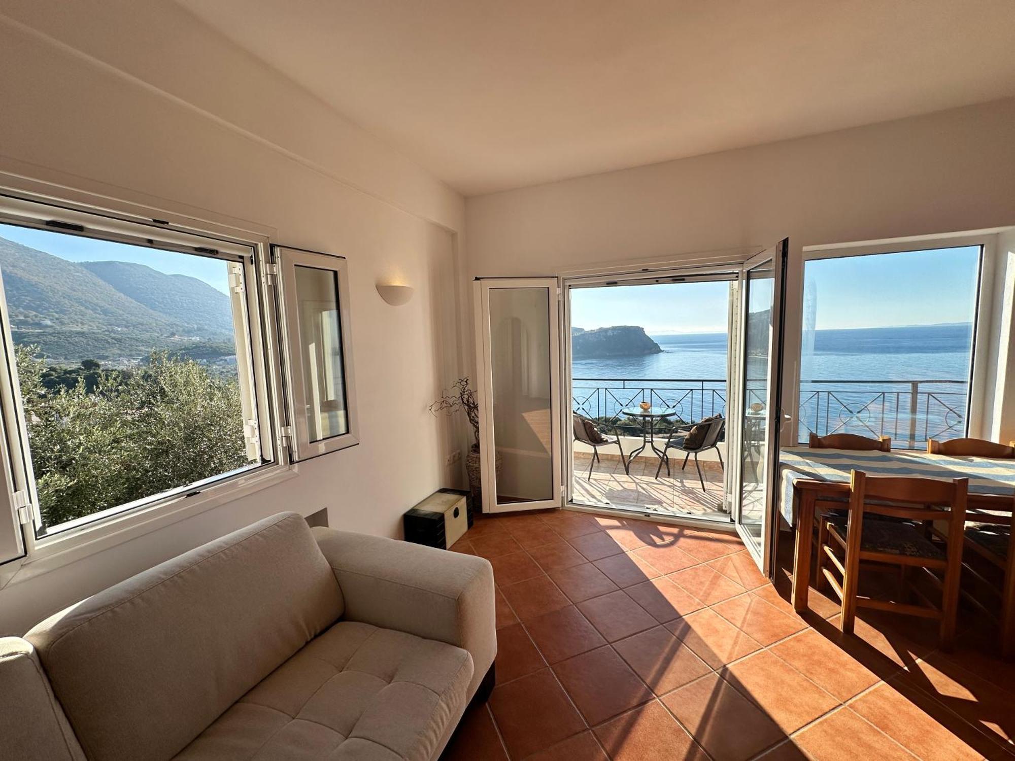 Roumers Himara Buitenkant foto