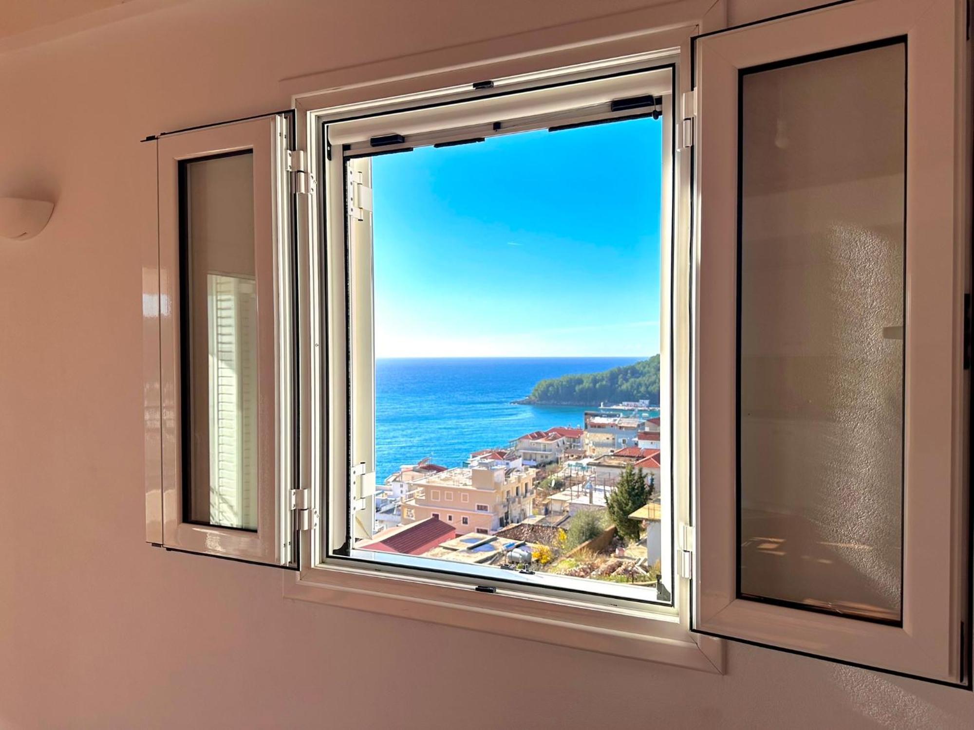 Roumers Himara Buitenkant foto