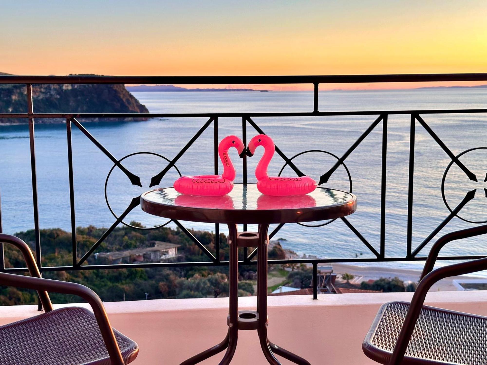 Roumers Himara Buitenkant foto