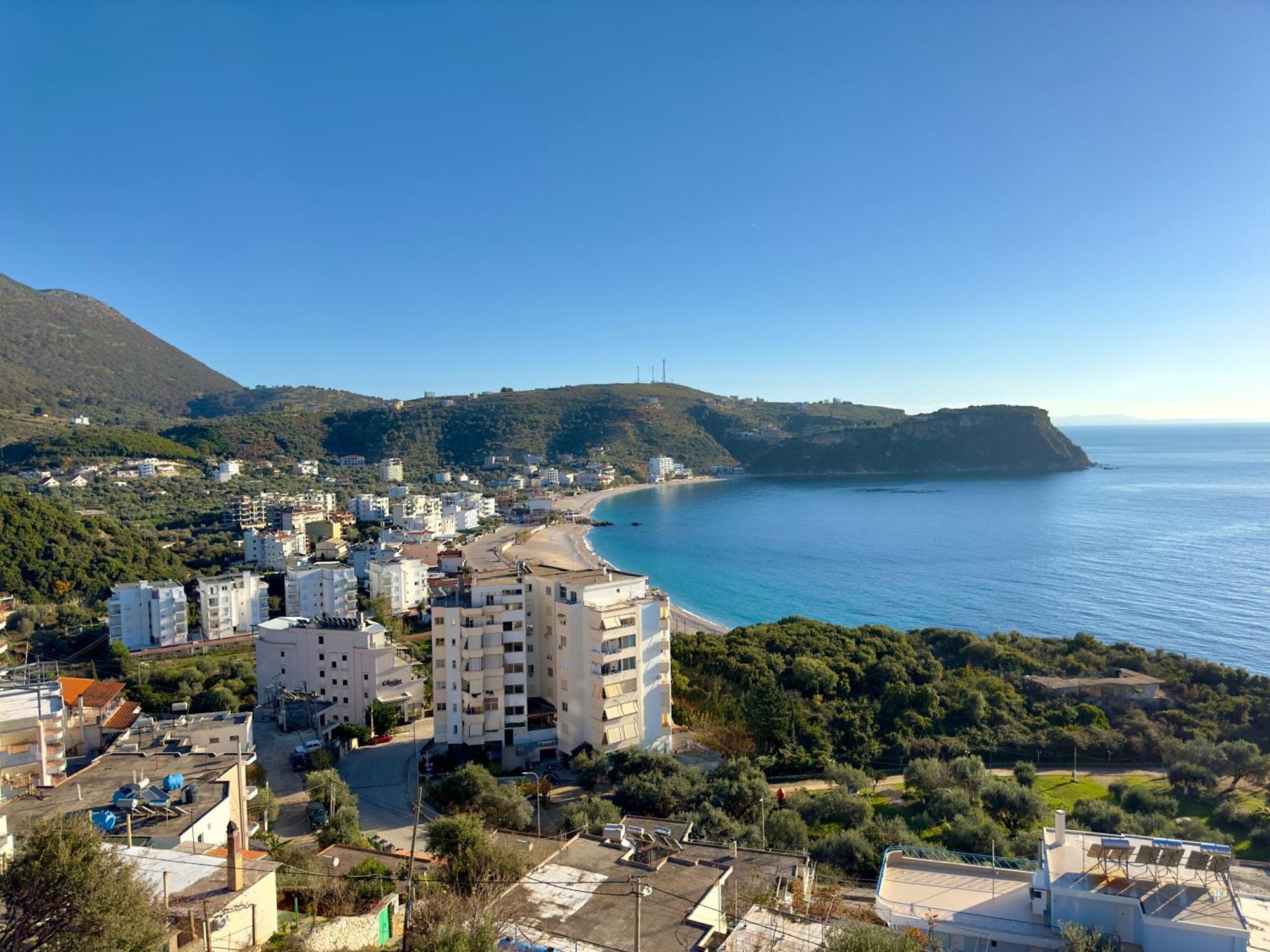 Roumers Himara Buitenkant foto