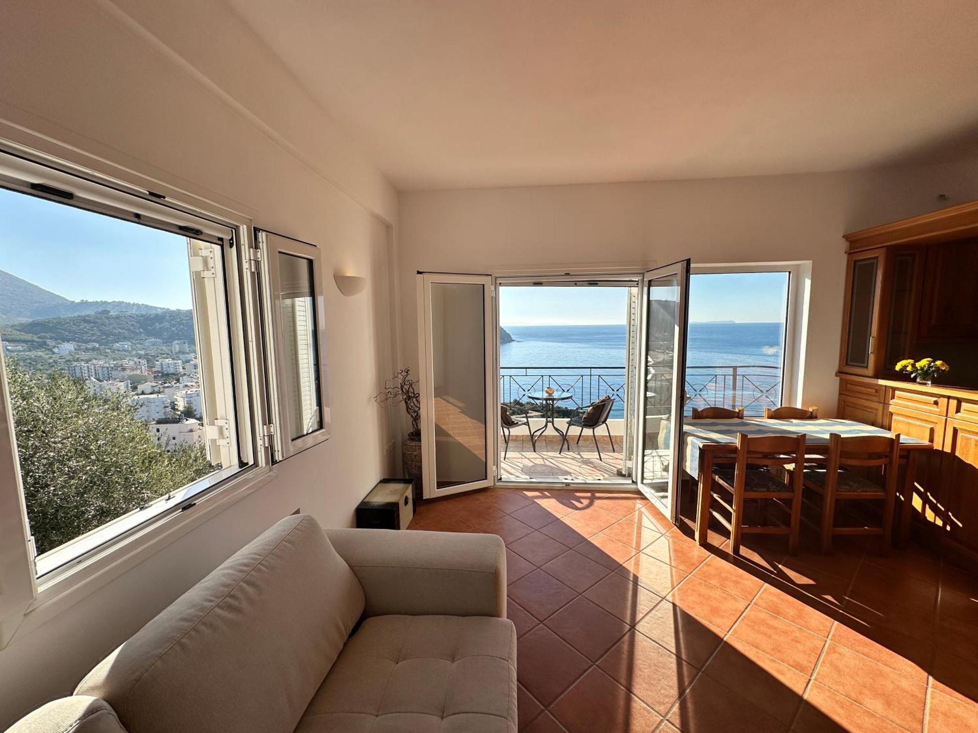 Roumers Himara Buitenkant foto