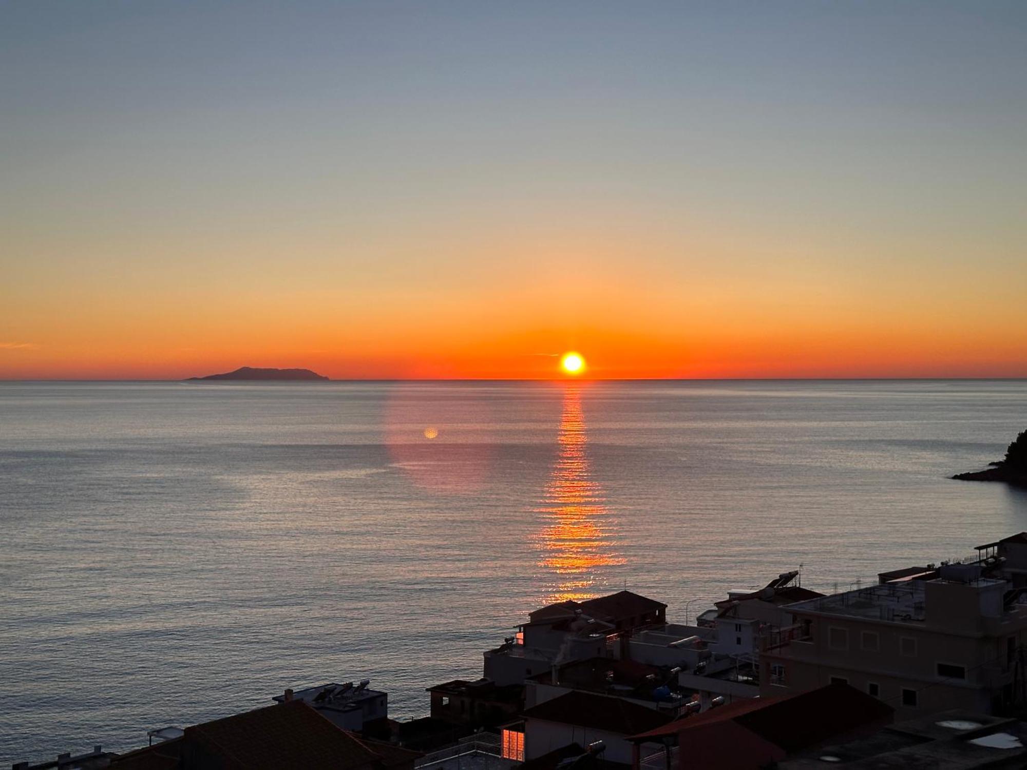 Roumers Himara Buitenkant foto