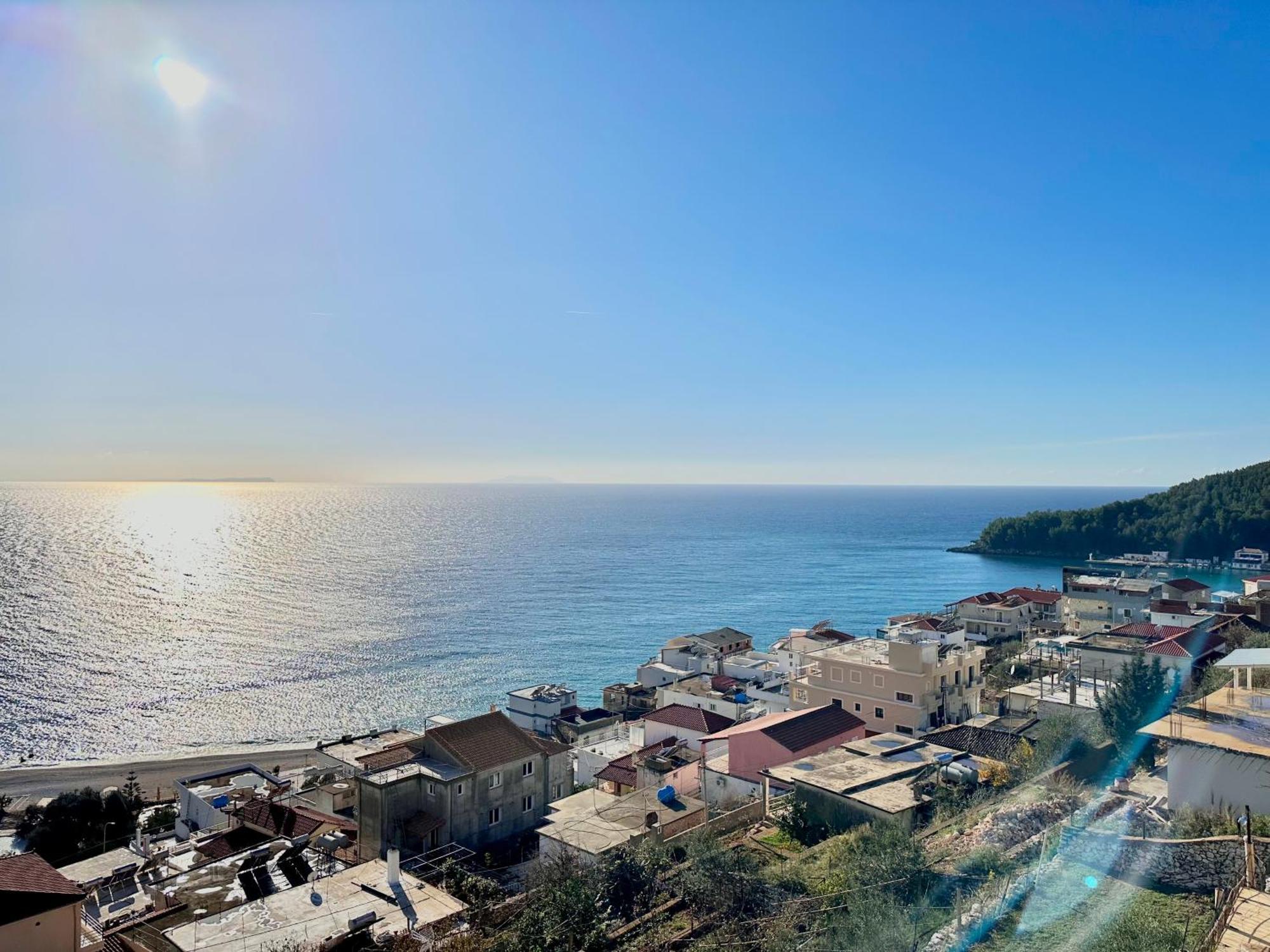 Roumers Himara Buitenkant foto